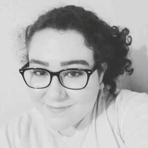 Meet your Posher, Caitlin